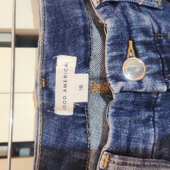 Good American Good Waist Crop Jeans in blue Indigo379 size 16W - Picture 8 of 17
